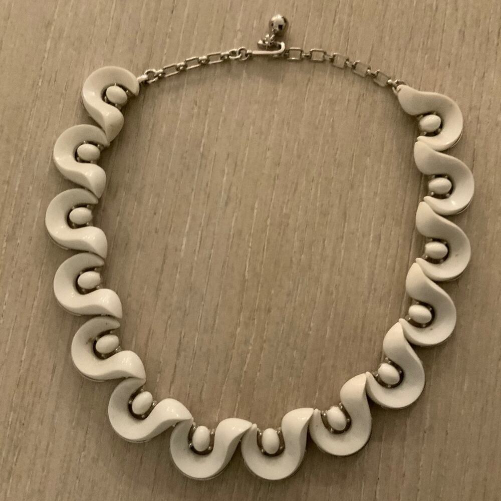 Vintage Crown Trifari Necklace - Picture 2 of 6